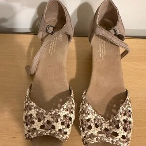 Toms Woven Sandals in Cream and Brown